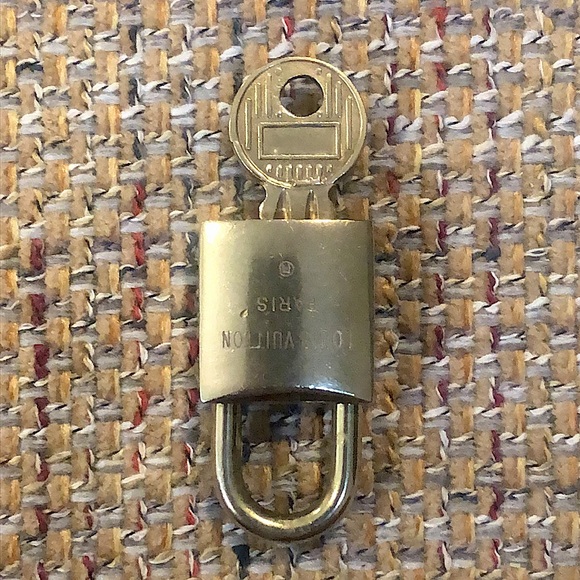 Vintage LV Louis Vuitton Padlock Lock & Key 205 - Picture 10 of 13